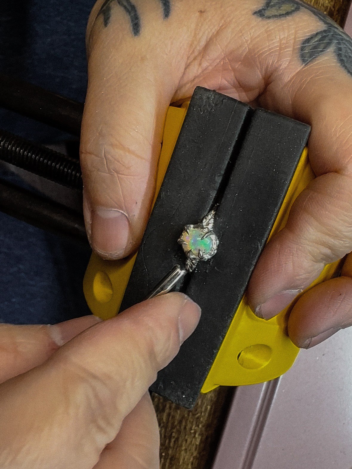 Adjusting the claws of a ring setting around an opal